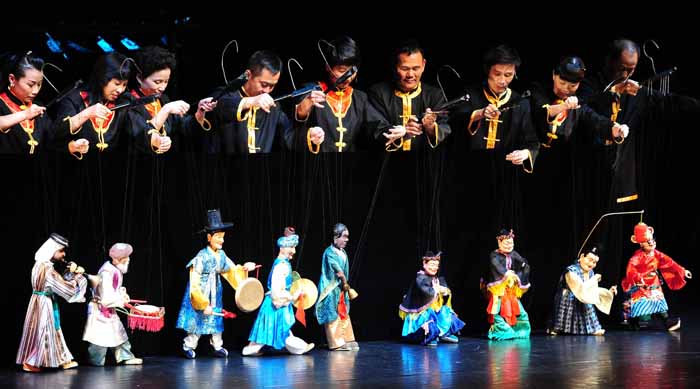 한중일 3국 문화장관이 28일 제5회 한중일 문화장관회의를 마치고 열린 축하공연