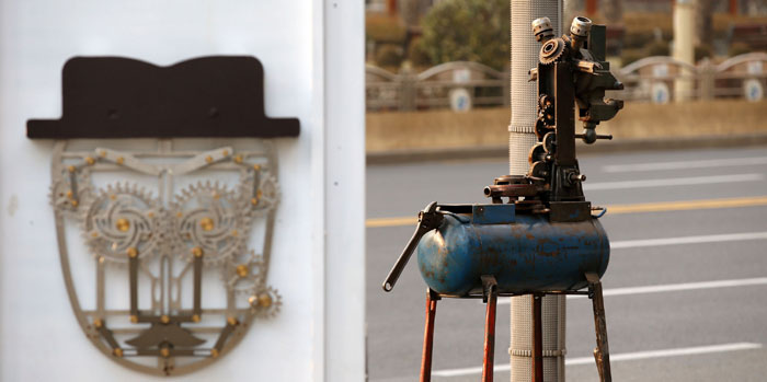 지하철 2호선 문래역 7번 출구에서 나와 길을 따라 걸으면 보이는 문래동 철공소, 예술촌 조형물_2