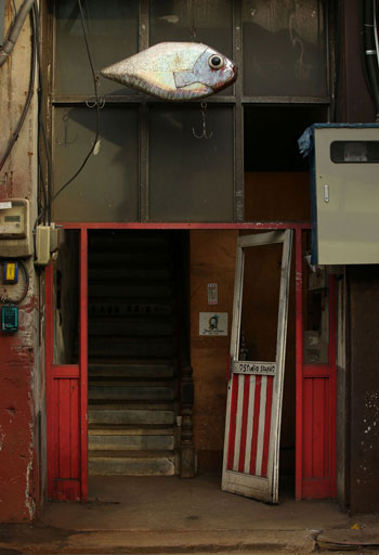 문래동 철공소거리에서는 이런 벽화를 종종 만날 수 있다.