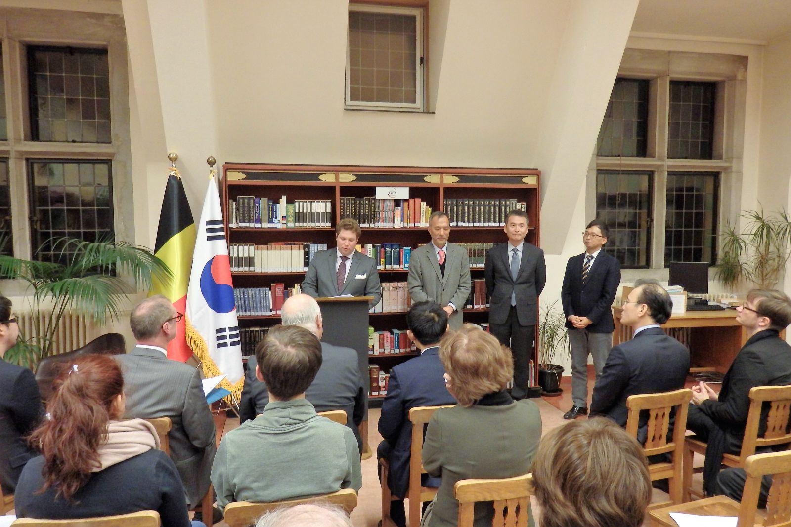 루벤대학교 동아시아 도서관에서 벨기에 최초의 한국학연구소 설립 기념식이 11월 28일 열렸다.