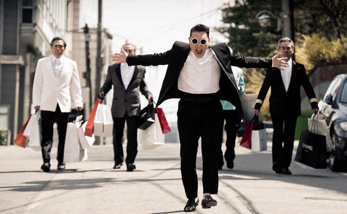 싸이의 신곡 ‘젠틀맨’의 뮤직비디오는 유튜브 게재 3일만에 5천만건 조회라는 경이적인 기록을 세우고 있다.