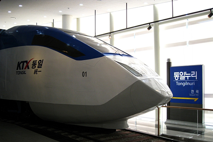  ‘한반도통일미래센터’ 내 체험관에 마련된 ‘KTX통일’은 방문객들을 가상의 통일한국으로 안내한다.