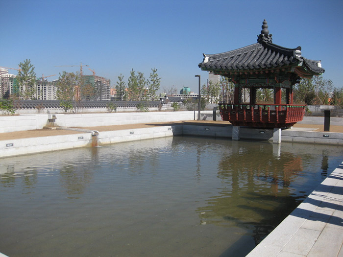 몽골 울란바토르에 개장한 서울숲 내 정자와 연못의 모습 (사진: 서울시 제공)