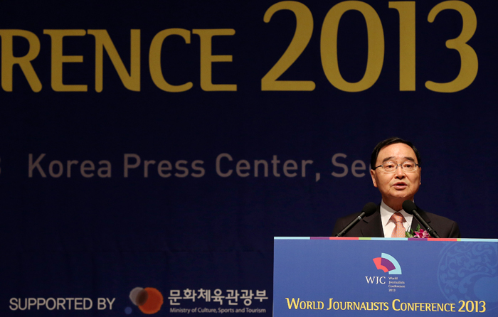 정홍원총리가 4월 15일 서울 프레스센터에서 개막한 세계기자대회에서 축사를 하고 있다. (사진: 전한)