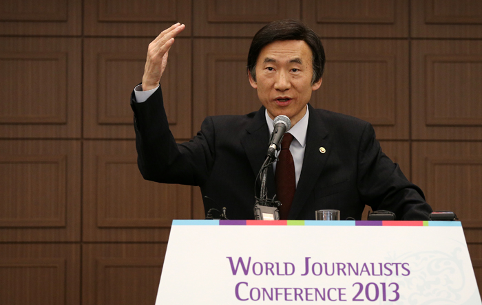 윤병세 외교부장관은 세계기자대회에 참석한 기자들에게 한국은 남북간에 한반도 신뢰프로세스를 시작할 준비가 되어있다고 말했다. (사진: 전한)
