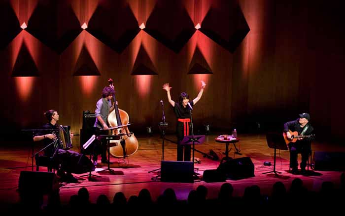 2012년 12월 크리스마스 특별 공연에서 노래하는 나윤선 (사진: 나윤선 공식 홈페이지)