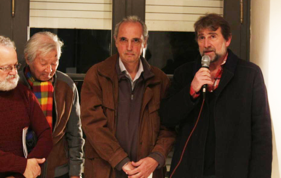 아베야네다 도예시립학교 교수인 에밀리오 비야파네가 개막식에서 소감을 밝히고 있다.