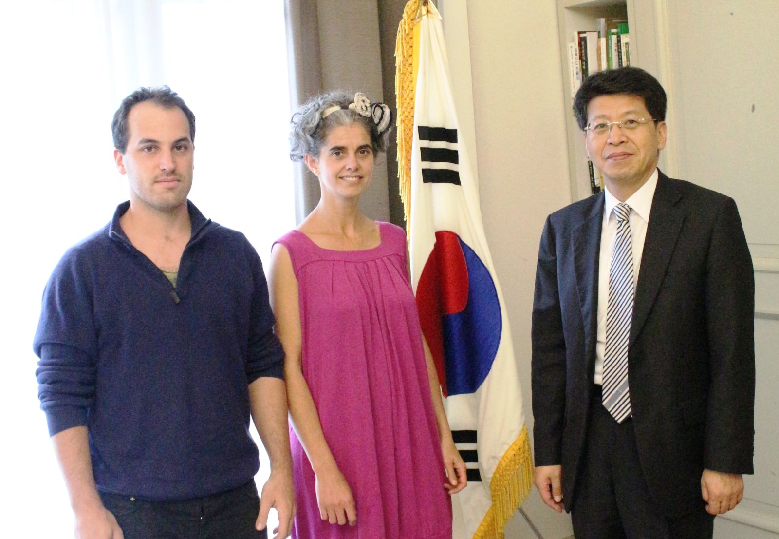 ‘국립현대미술관 국제교류 레지던시 프로그램’에 선발되어 3개월간 한국을 방문하게 될 아르헨티나 시각예술가 니콜라스 바칼과 발레리아 콘테 막도넬이 주아르헨티나 한국문화원을 찾았다.