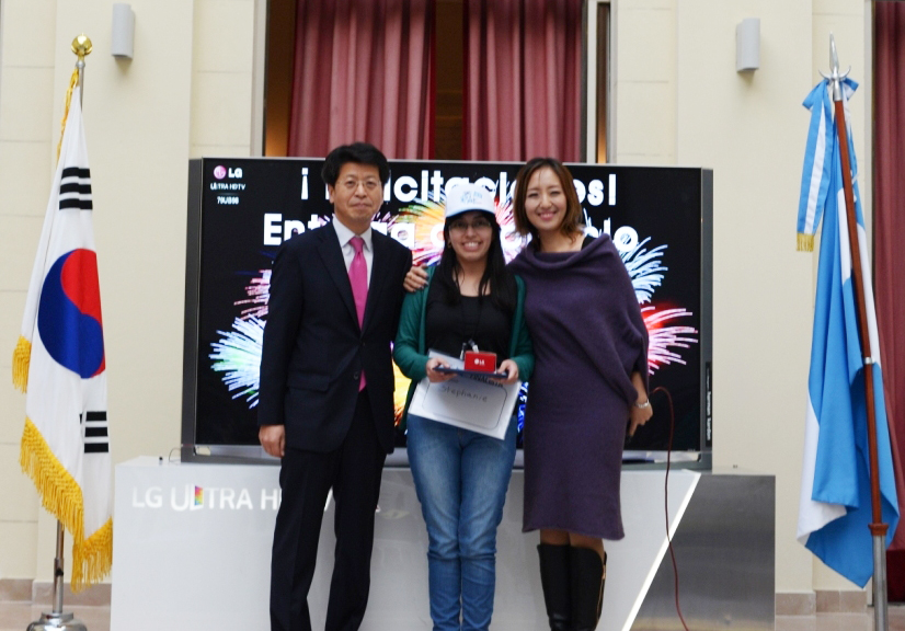 부에노스아이레스 국립대학교에서 시스템 공학을 전공하며 세종학당에서 한국어를 공부하는 스테파니 아비가일 주리타 알멘드라스 양이 ‘퀴즈 온 코리아’ 1등의 영광을 안았다.