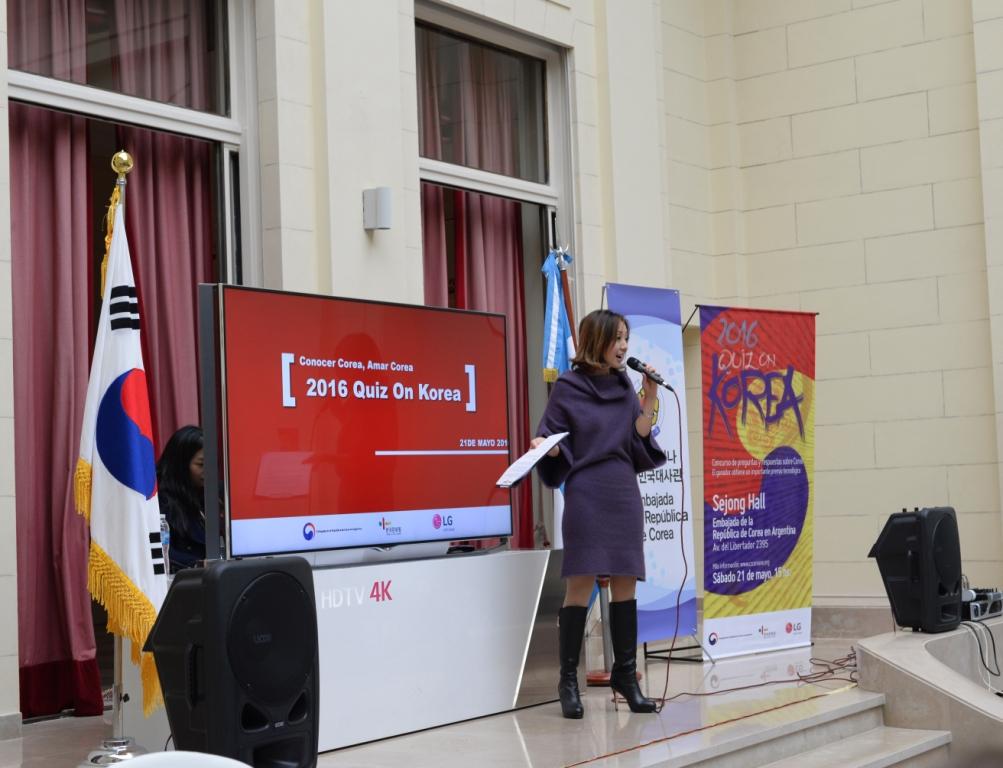‘제2회 퀴즈 온 코리아’ 사회는 동포 방송인 황진이 씨가 맡아 대회의 생생함을 더했다.
