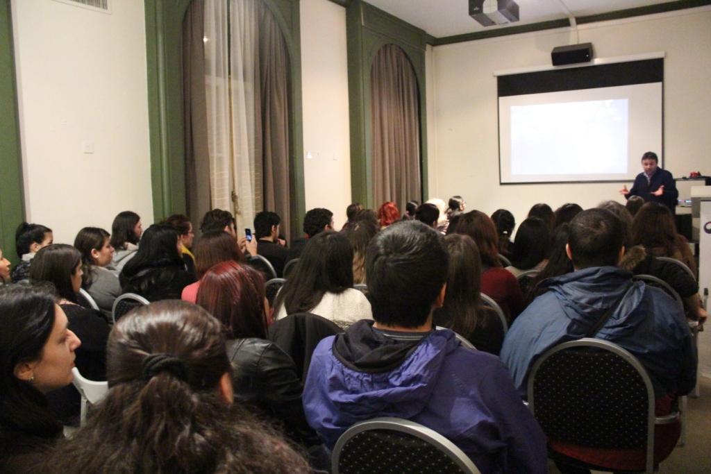 전시회 부대행사로 ‘한국 영화의 역사와 오늘’을 주제로 한 디에고 브로데르센 영화 평론가의 강연회가 열려 한국 영화 팬들에게 지적인 즐거움을 선사했다.