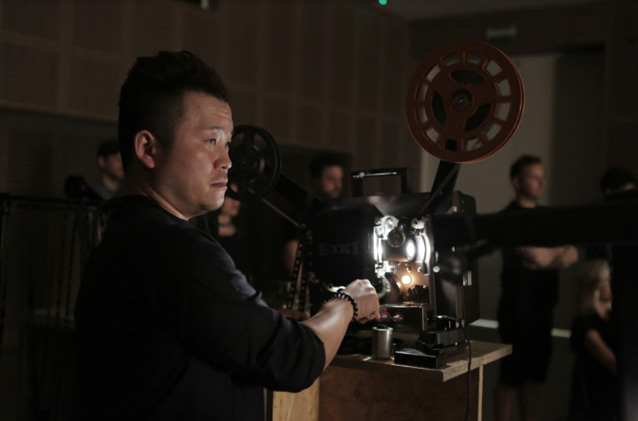 ‘무빙 이미지 비엔날레'에 서울국제실험영화제 수석 프로그래머 이행준 작가가 초청되어 11월 4일 부에노스 아이레스 현대미술관에서 ‘환상의 여학생부대' 필름 퍼포먼스를 선보였다.