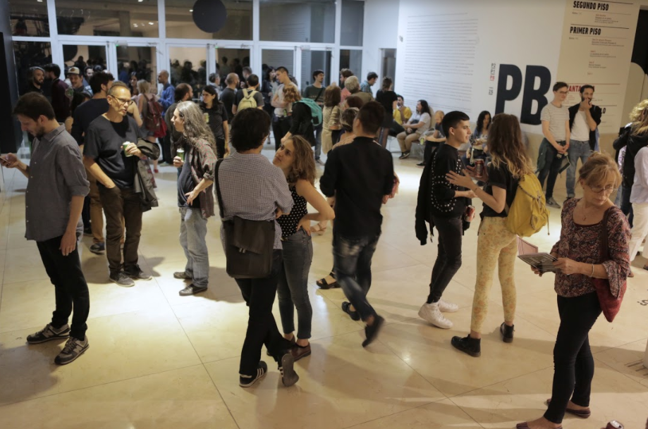 이행준 작가와 한국 실험영화를 만나기 위해 아르헨티나 시민들이 공연장을 찾았다.