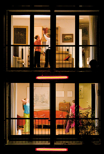 스위스 안무가 니콜 세일러의 'Living-room Dancer'의 한 장면. (사진제공: 모다페)