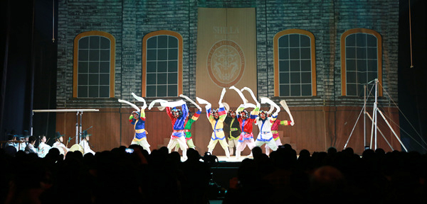 봉산탈춤보존회의 문화공연도 전매대 4K스튜디오에서 열렸다.