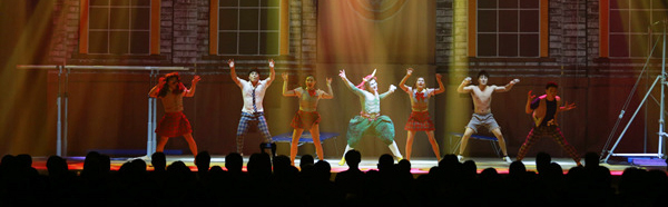 플라잉팀의 넌버벌 공연도 열려 한·중 양국 미디어 관계자, 대학생들이 함께 즐겼다.