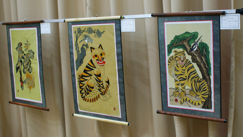 8월 29일부터 9월 3일까지 주남아프리카공화국 대사관에 홍순기 화백의 민화가 전시되었다.