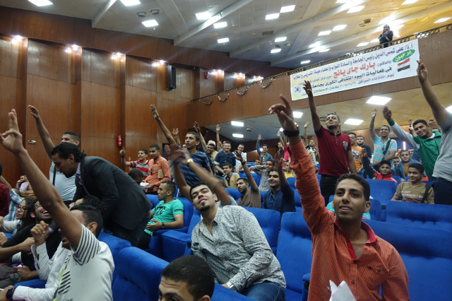 한국 문화 강연이 끝난 뒤 퀴즈대회가 열렸으며 반하대학교 학생들은 적극적으로 손을 들며 퀴즈 대회에 참가했다.