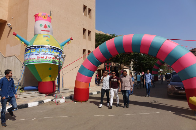 대학교 축제처럼 진행된 '한국문화의 날' 행사에는 반하대학교에서 애드벌룬과 축하공연을 준비해 대학교와 협력 교류하는 장이 되었다.