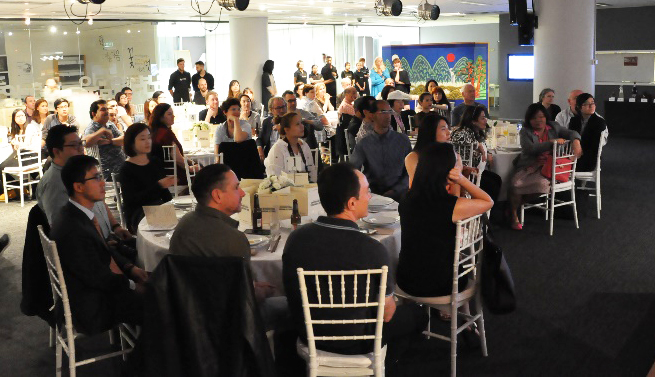 참석자들은 힌삭과 관계 깊은 한국 술을 함께하며 한국문화를 즐겼다.