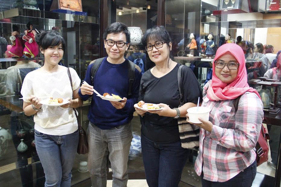 설맞이 행사 참가자들은 명절 음식인 떡국과 전, 꿀떡, 식혜 등을 즐겼다.