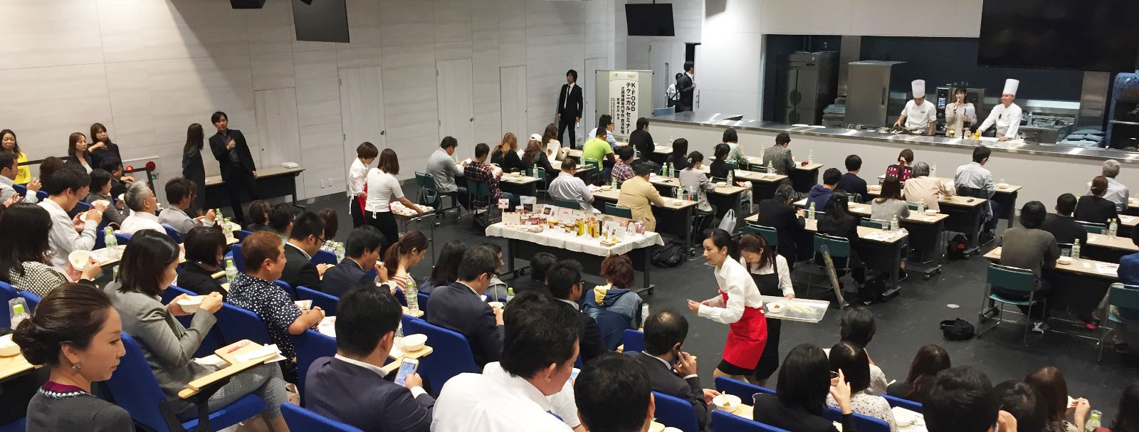 'K-Food 테크니컬 세미나'에서는  서양요리에 한국의 대표적인 식재료를 활용한 4가지 음식의 레시피를 소개한 뒤, 시식 자리도 마련됐다.