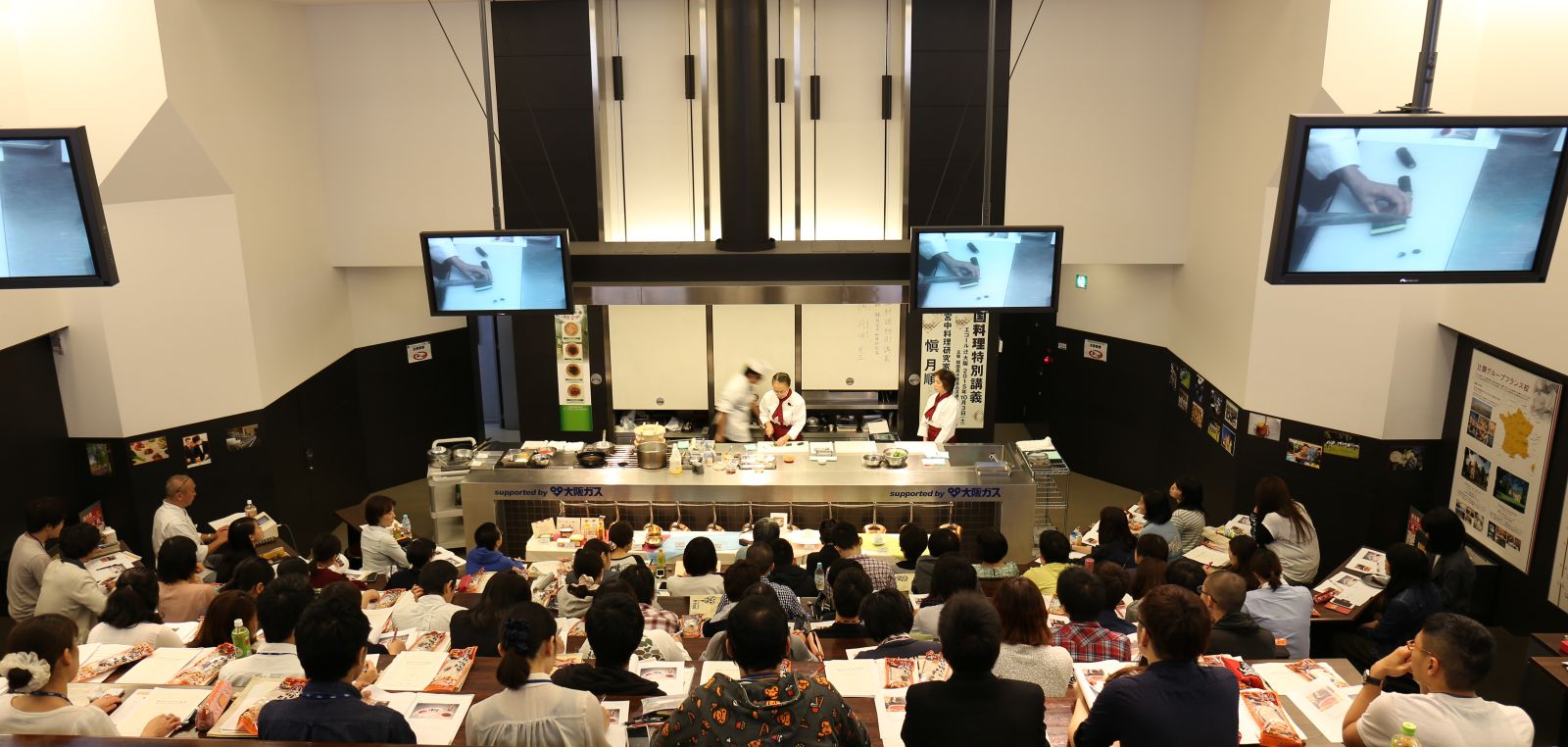 츠지조리사전문학교 한국요리 특별강좌 현장 모습.