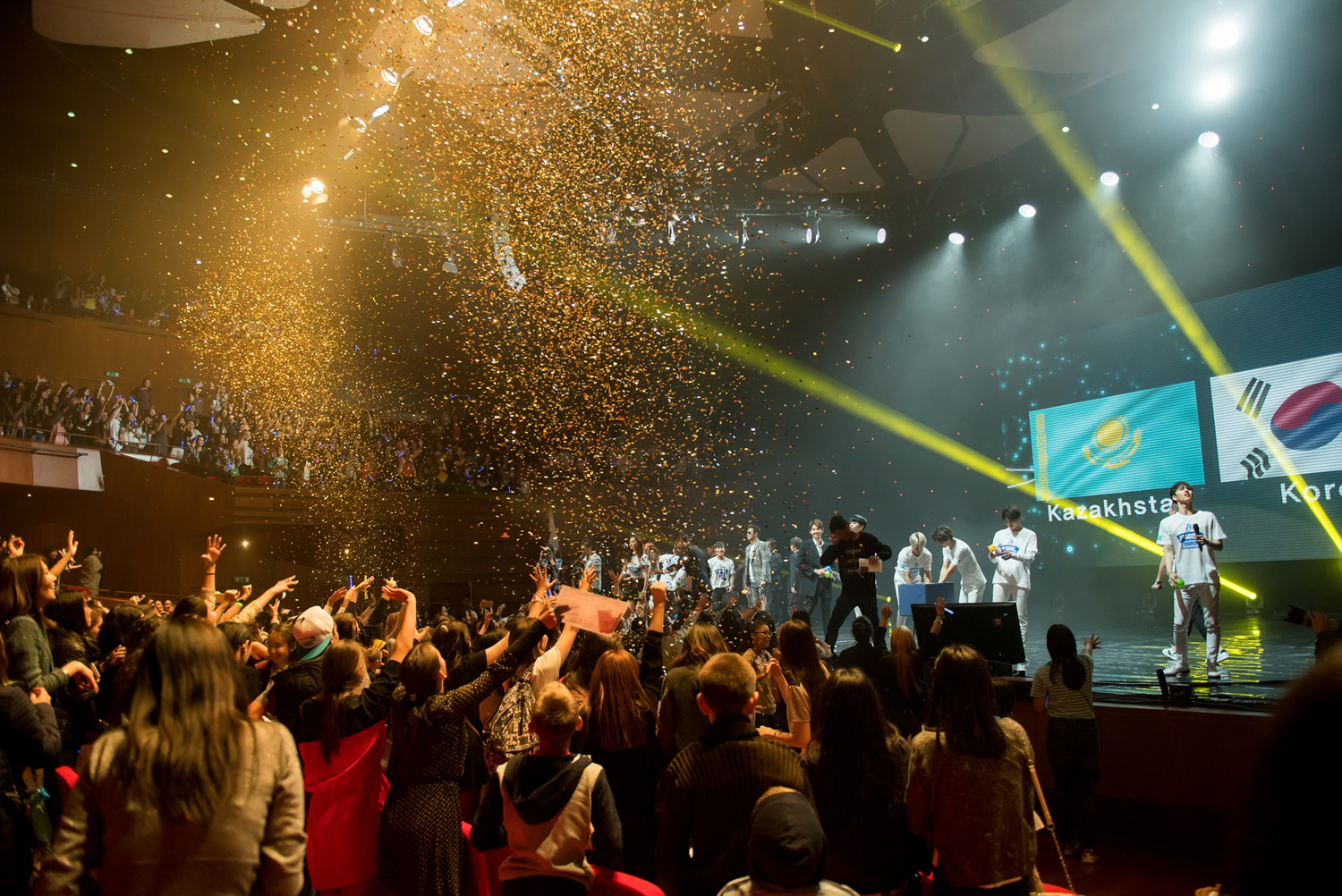 빅스의 멤버 홍빈의 생일을 앞두고 카자흐스탄 현지 팬들이 직접 생일을 축하하는 플랜카드를 마련하는 등 필코리아 콘서트는 카자흐스탄에서의 한류 인기를 실감할 수 있는 무대였다.