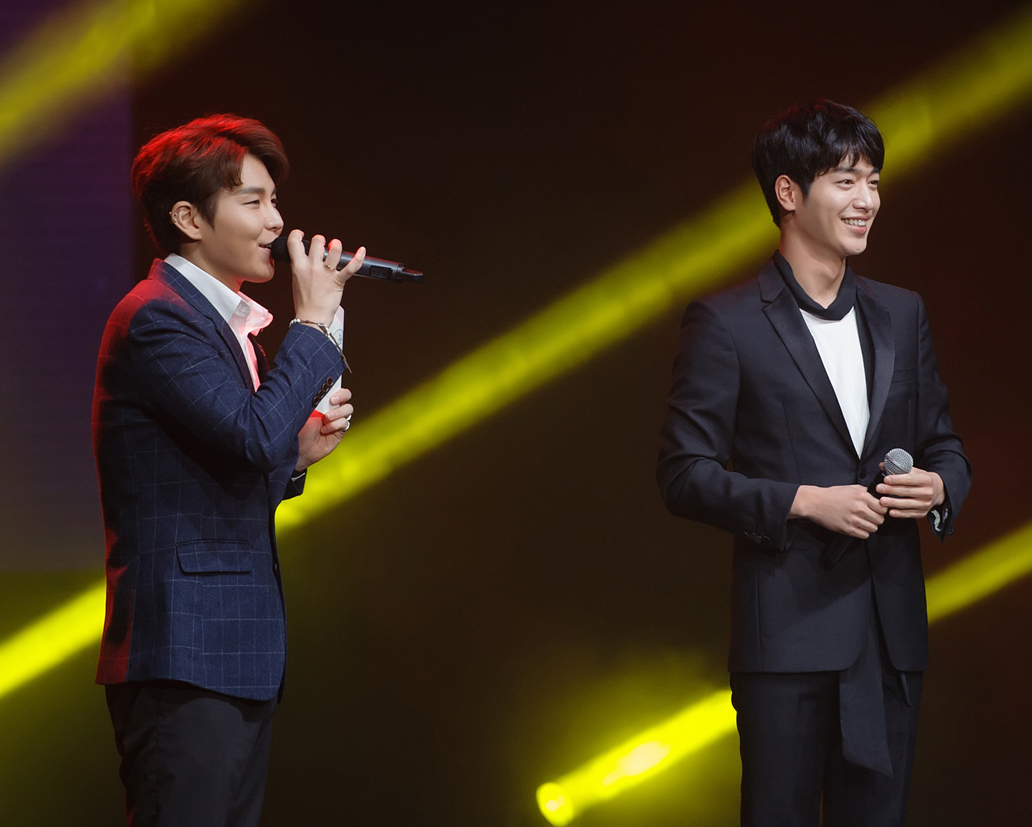 카자흐스탄 센트럴 콘서트홀에서 필코리아 콘서트가 열린 24일, 한별과 서강준이 공식행사 개최를 선언하자 관객들이 열띤 환호성로 화답했다.