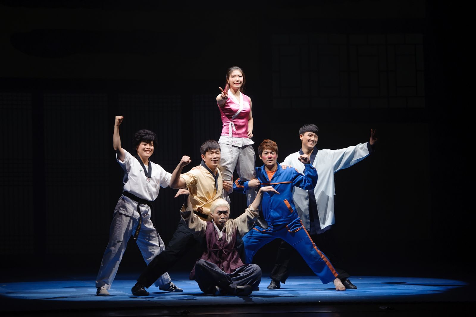 태권도와 택견을 활용한 한국의 코믹 넌버벌 퍼포먼스 공연 '점프'가 지난 11월 13일 카자흐스탄 피라미드 공연장에서 열렸다.