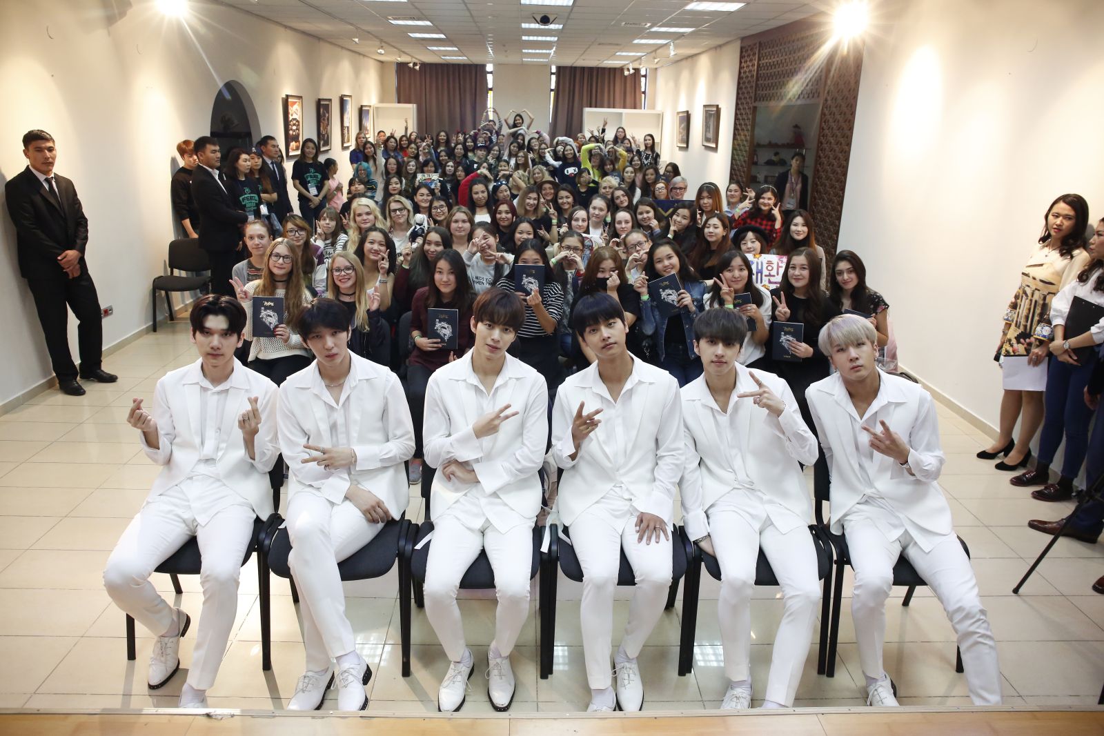 9월 23일부터 25일까지 열린 '필코리아 인 카자흐스탄'은 필코리아 콘서트 외에 콘서트 참여 스타인 빅스, 서강준의 팬사인회가 열리는 등 다양한 프로그램으로 카자흐스탄 한류팬들과 접촉했다.