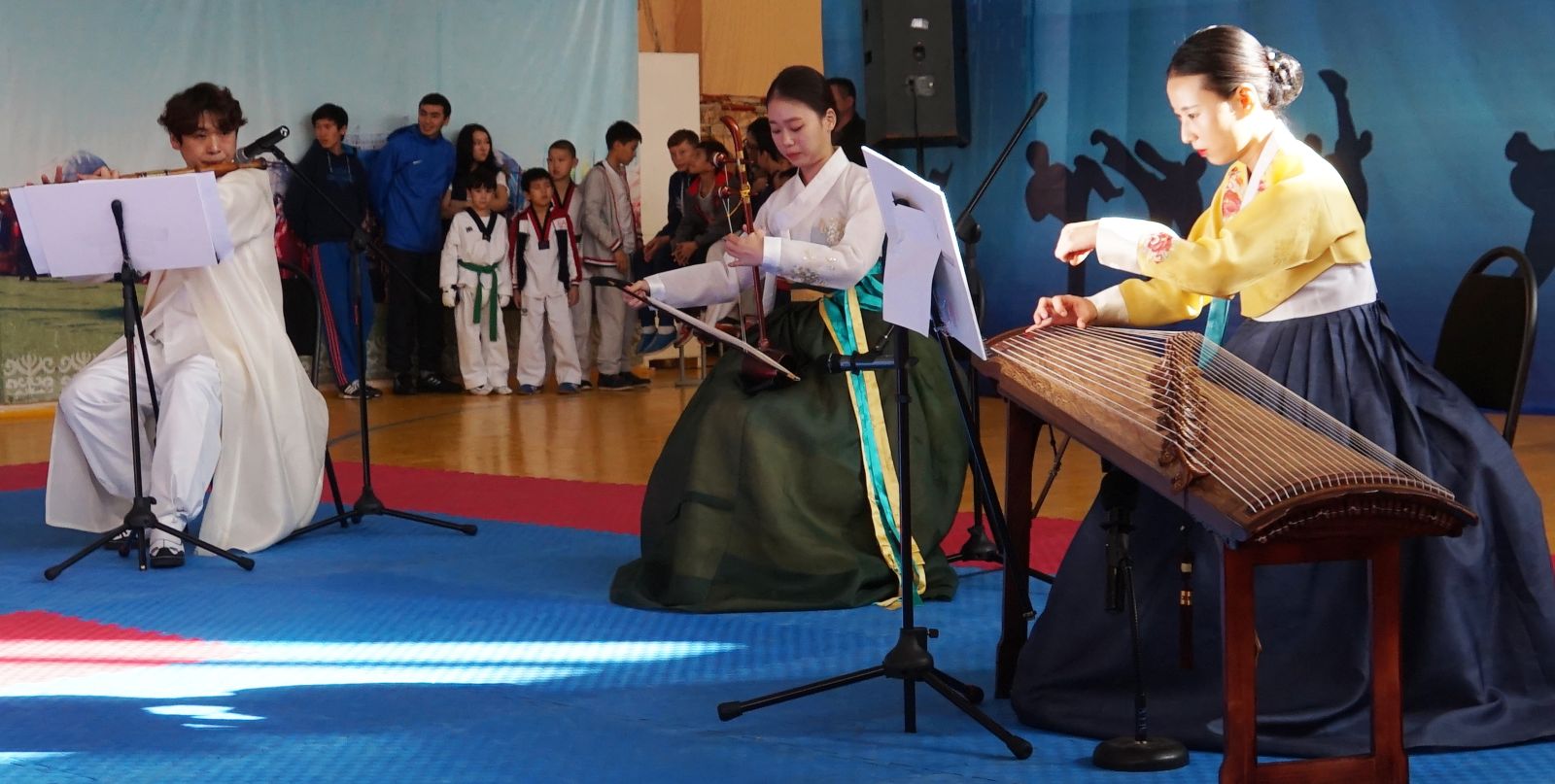 한국 국악봉사단의 공연 모습.
