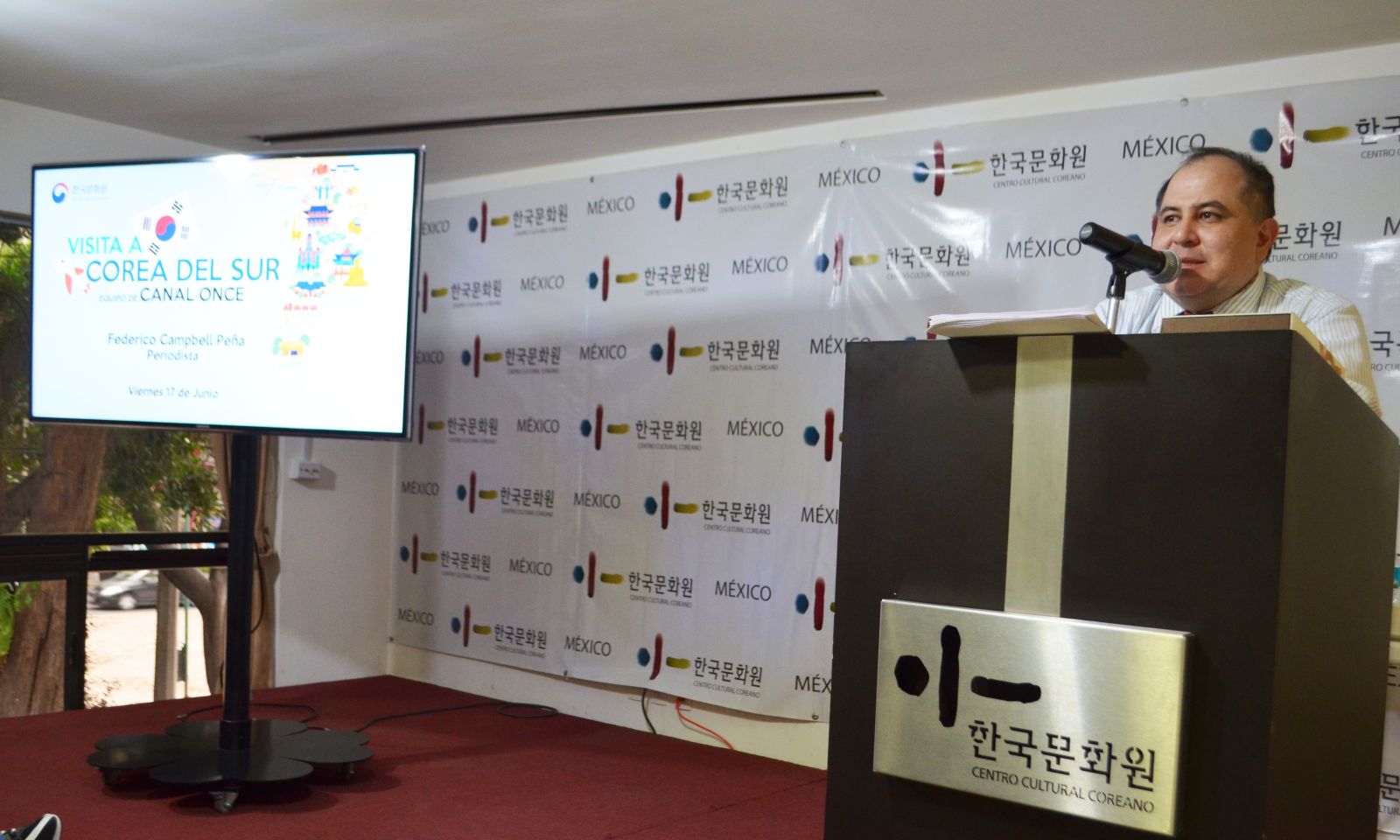 4, 5월 중 한국을 방문했던 페데리코 캄벨 카날 온세 보도국 국제부 기자가 K-컬처 서포터즈 한류 특강을 위해 주멕시코 한국문화원 강단에 섰다.