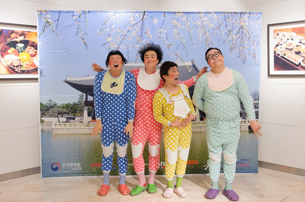 넌버벌 코미디그룹 ‘옹알스’의 문화공연은 매월 마지막 수요일에 진행되는 주카자흐스탄 한국문화원의 한국문화가 있는 날 프로그램의 일환으로 진행되었다.