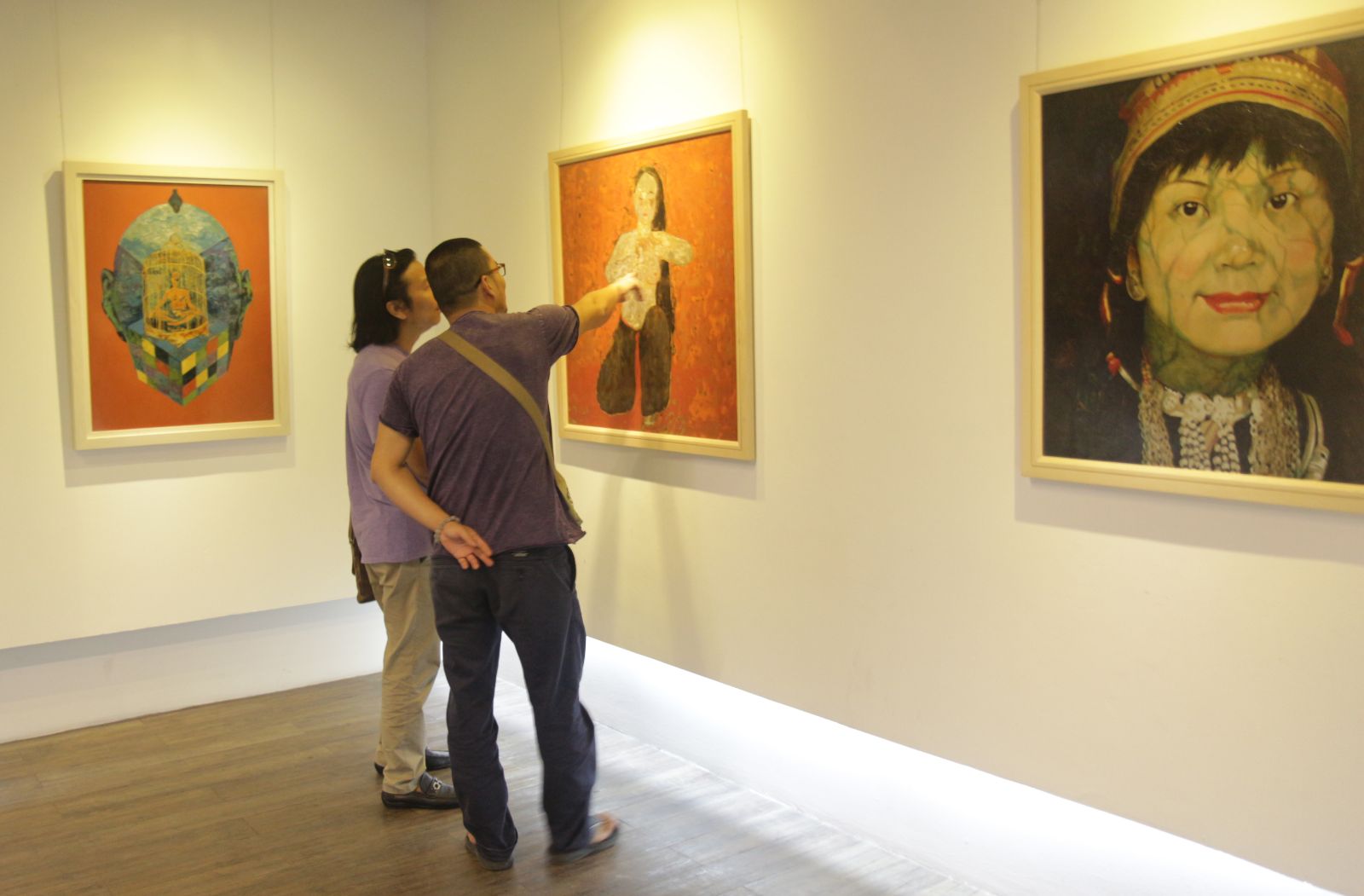 개원 10주년을 맞아 주베트남 한국문화원에서 열린 전시 한-베 옻칠회화전은 문화원이 걸어온 시간을 돌이켜보는 뜻으로 작품을 구성하였다.