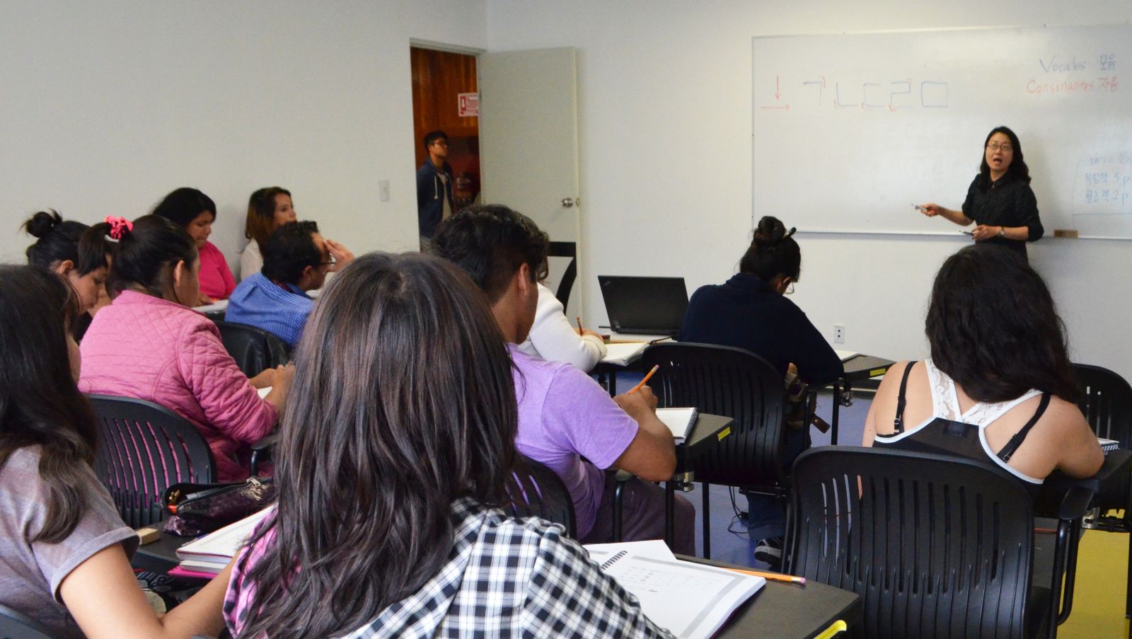 멕시코시티시청 직업훈련센터에서 7월 14일 세종학당 한국어강좌가 시작돼 한국 문화에 관심이 있는 멕시코인 151명이 추가로 한국어 수업을 들을 수 있게 되었다.2
