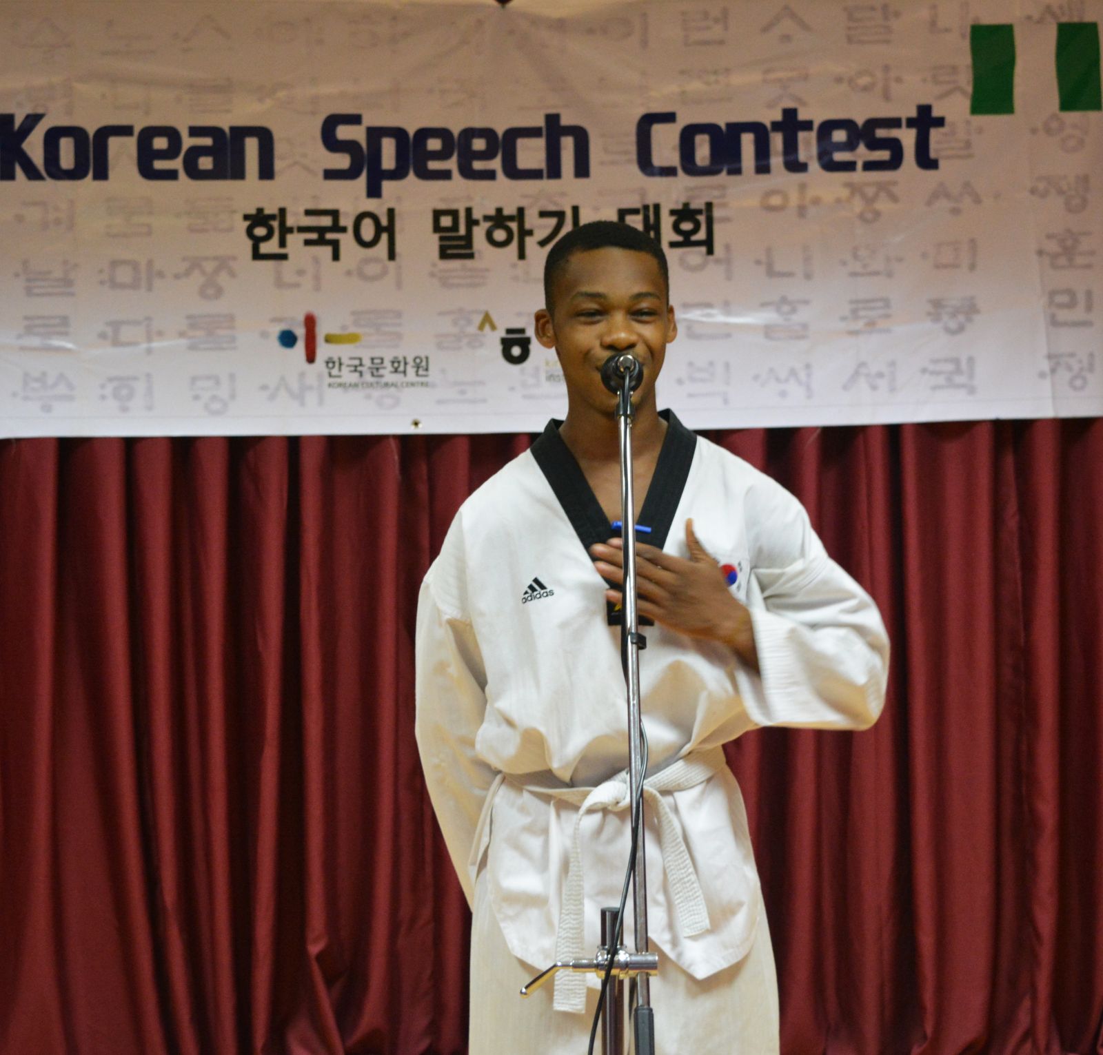 &lsquo;저를 위한 태권도&rsquo;란 주제로 태권도복을 맞춰 입고 나와 태권도를 향한 열정을 보인 Abdulmalik Saidu가 우수상을 받았다.