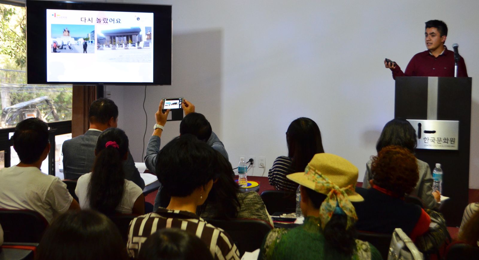 발표 중인 멕시코 학생의 모습.