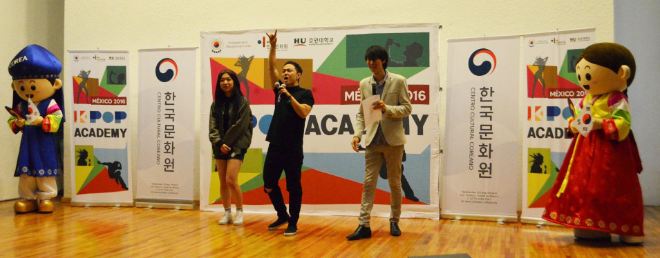 호원예술대학교에서 초빙한 보컬 트레이너와 안무가들은 제1기 멕시코 K-Pop 아카데미 수강생들에게 한국어 가사 이해, 발음교정, 보컬 트레이닝, 안무 등을 체계적으로 학습시켰다.