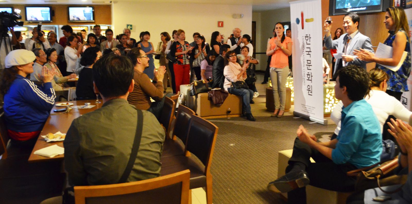 영화제 개막식에서 주멕시코 문화원의 장치영 문화원장이 축하의 뜻을 전하고 있다.