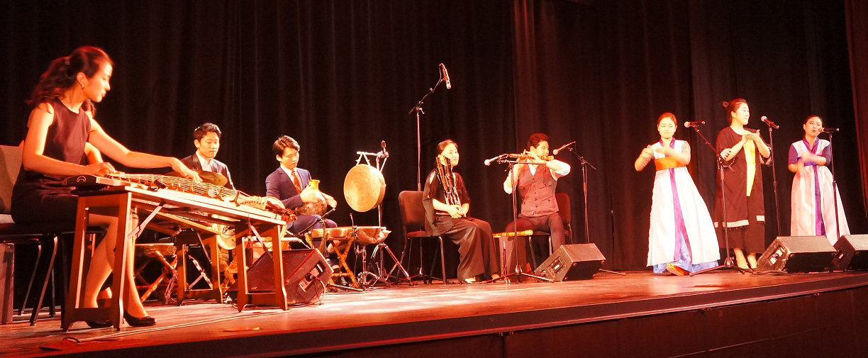 주뉴욕 한국문화원 플러싱타운홀에서 3월 31일 열린 '오픈 스테이지 2015-2016' 무대에 선 정가악회.