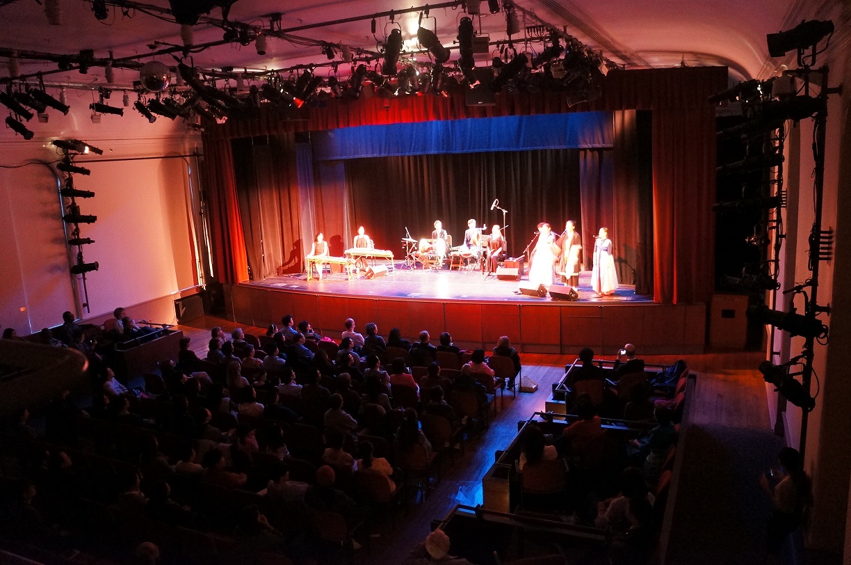 주뉴욕 한국문화원‘오픈 스테이지 2015-2016’ 2015-2016' 4회째 무대로 플러싱타운홀에서 정가악회가 황해도 지역의 민요와 굿 음악을 주 소재로 한 '악단광칠'을 선보여 관객들로부터 큰 호응을 받았다.