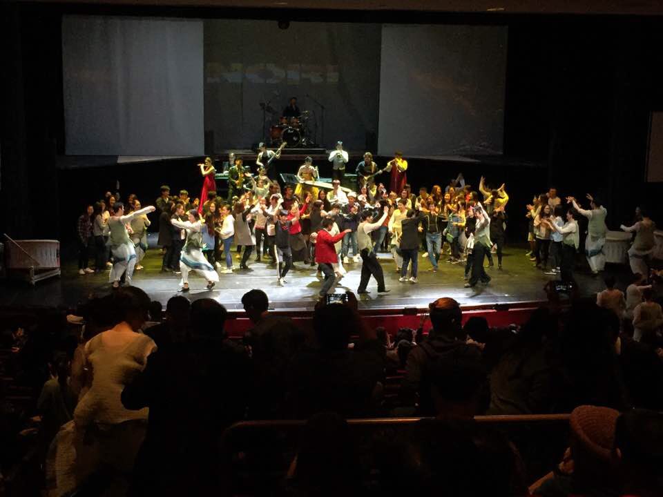 11월 10, 11일 뉴욕대학교 스커볼센터에서 열린 '놀이' 공연 관람객들이 무대에 동참했다.