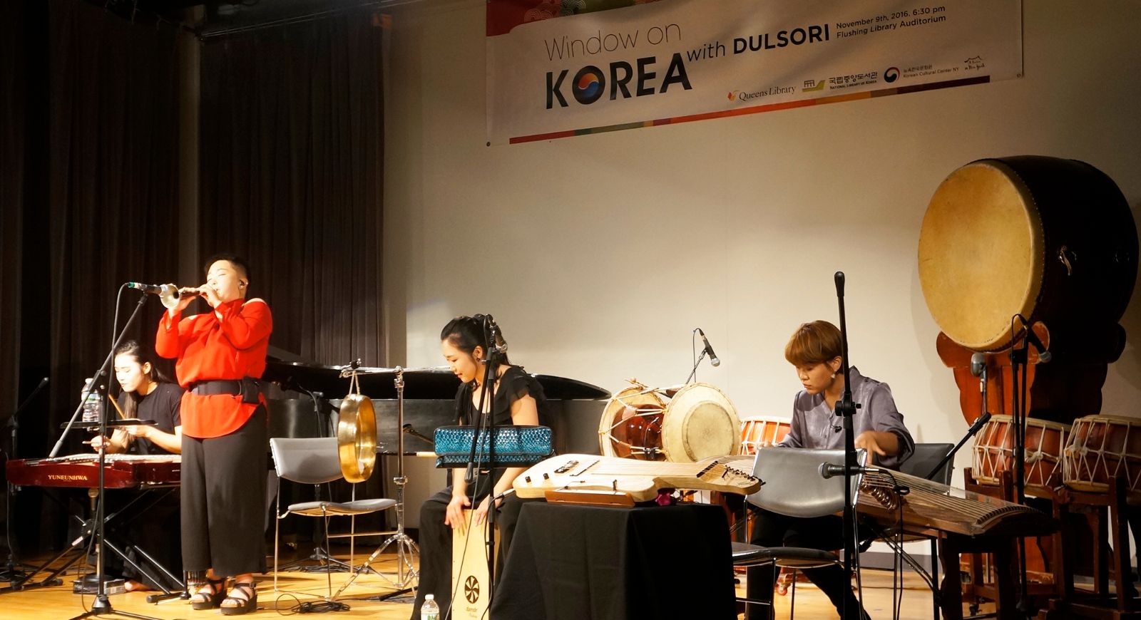 11월 19일 창작 국악밴드 '들소리' 공연이 뉴욕 플러싱도서관에서 '윈도우 온 코리아' 자료 전달식과 함께 열렸다.