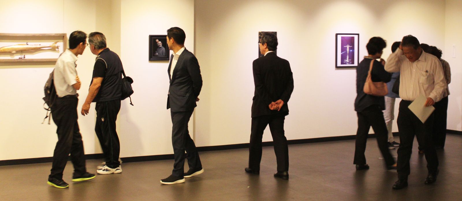 한국과 일본이 아닌 제 3국에서 활동하는 한국계 작가들 작품을 전시해 주오사카 한국문화원을 찾은 관람객들이 다채로운 예술 세계를 경험할 수 있었다.