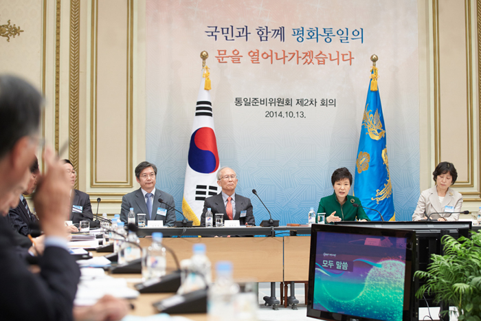 지난 13일 청와대에서 열린 통일준비위원회 2차 회의에서는 4개 분야 별로 통일 이후 과제들이 제시됐다. (사진: 청와대)