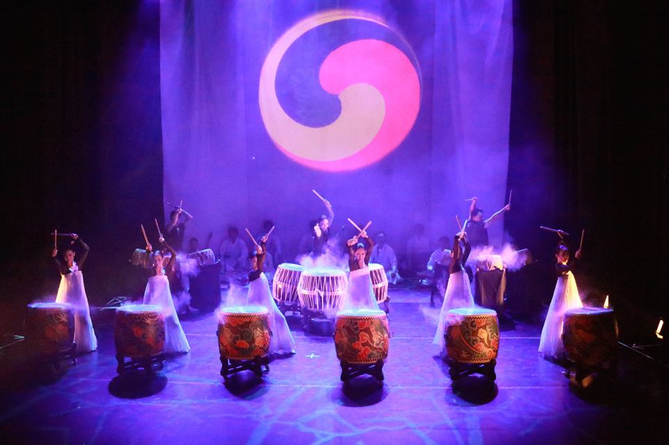 한국과 스페인의 해양산업 교류 50주년을 기념하는 전통무용 공연 '더 가까운 한국'이 스페인의 떼아트로 리알토 극장에서 9월 21일 열렸다.