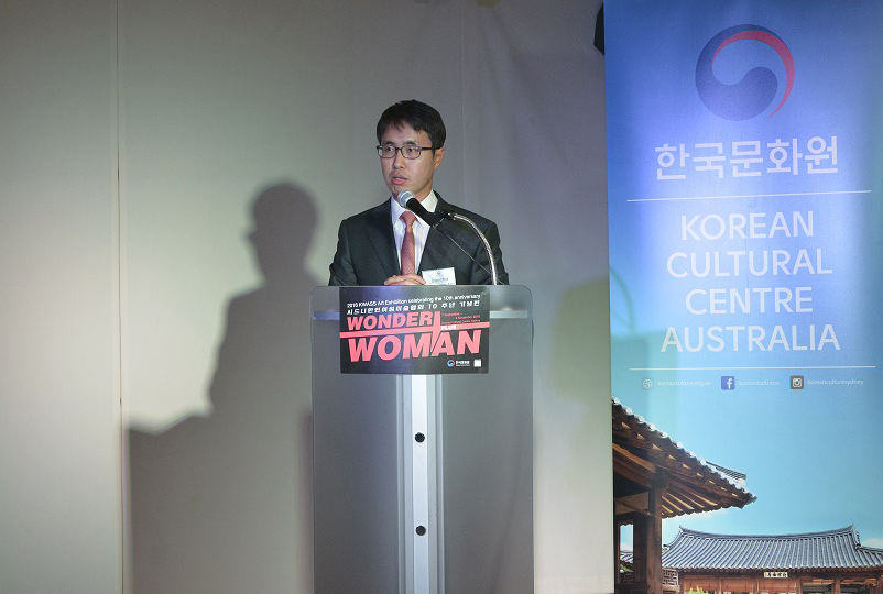 안신영 원장은 축사를 통해 작품을 출품한 작가들에 대한 응원의 뜻을 밝히고 전시를 찾은 관람객들에게 감사 인사를 전했다.