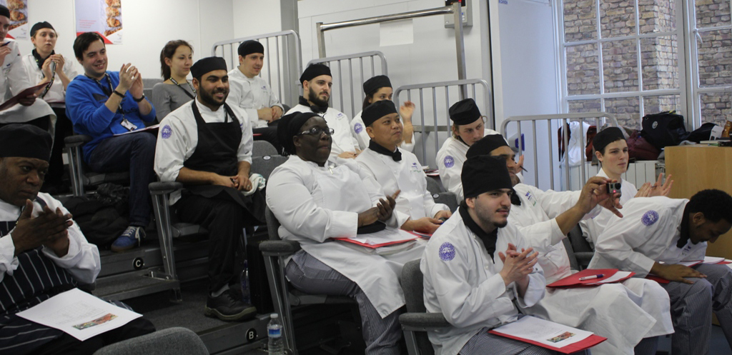 현직 요리사 96명이 참여해 1일 단기 코스 강의를 듣는 방식으로 워크숍이 진행되었다.