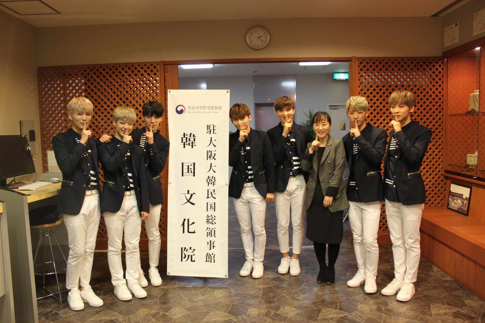 신인 K-POP그룹 'TOP SECRET'과 'J2KC'가 11월 24일 주오사카 한국문화원 누리홀에서 쇼케이스 공연을 펼치고 